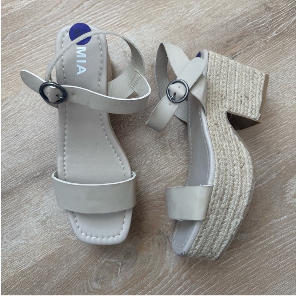 MÍA Ivory Faux Leather Buckle Strap Chunky Heel Espadrille Platform NWT 8.5